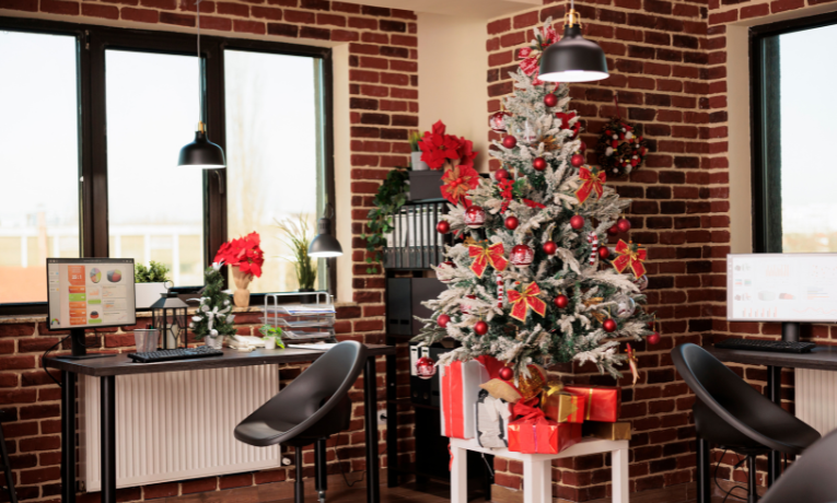 Decorate Home on Christmas_Knowledge Space